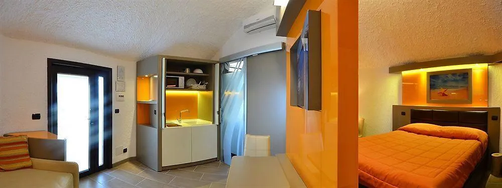 Calanica Resort تْشيفالو
