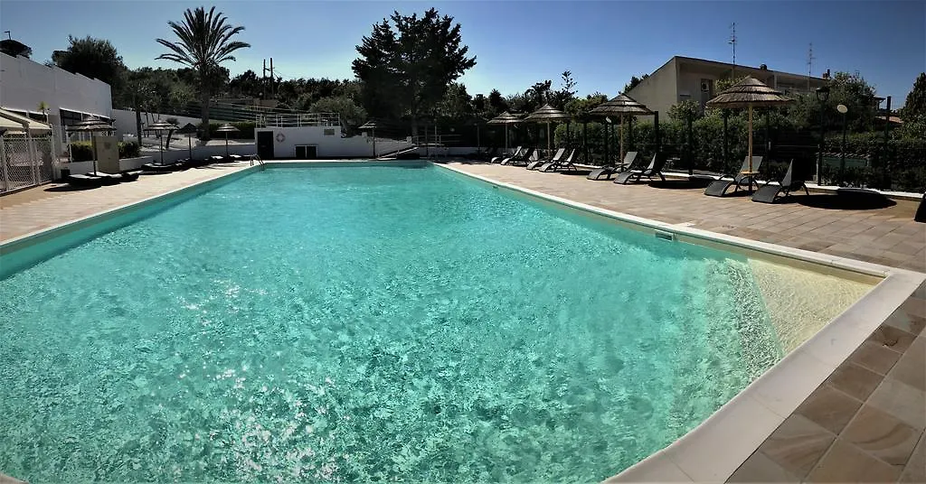 Calanica Resort تْشيفالو