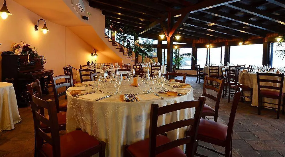Calanica Resort تْشيفالو