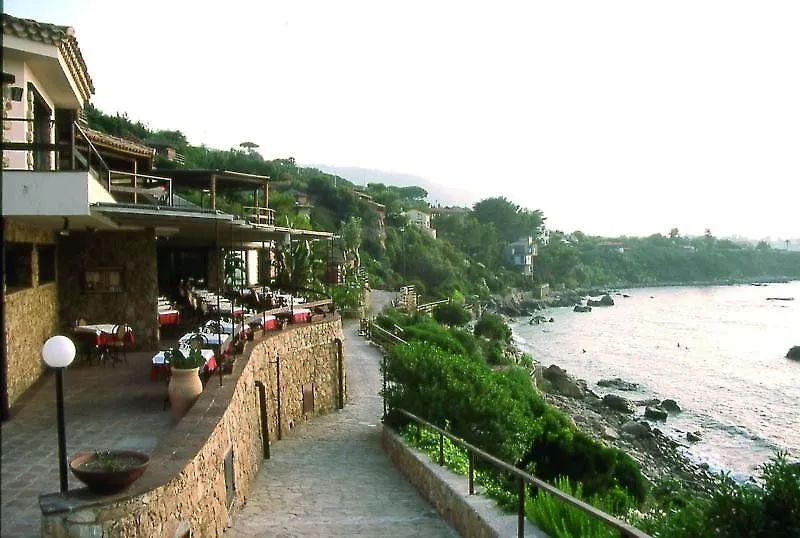 Calanica Resort Cefalù 4*,