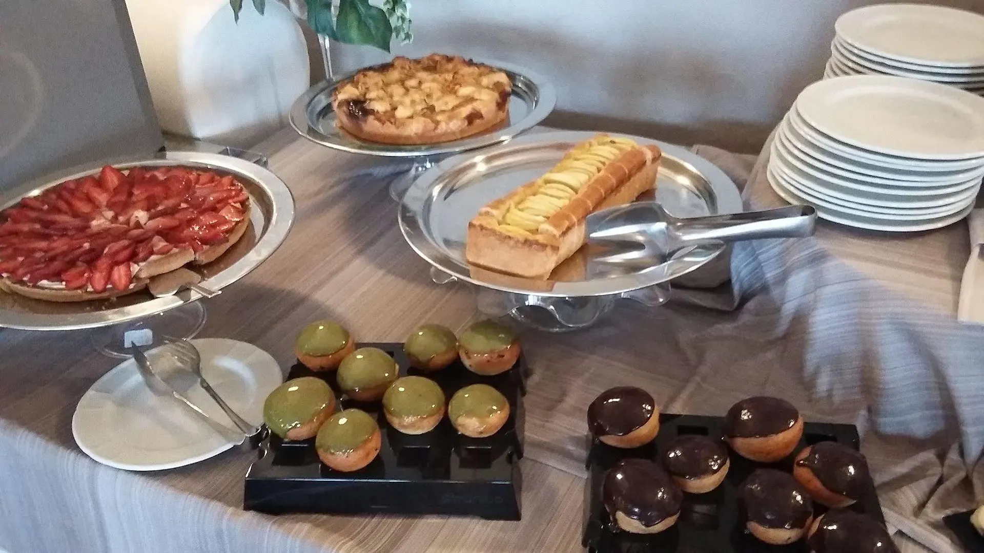 Calanica Resort تْشيفالو