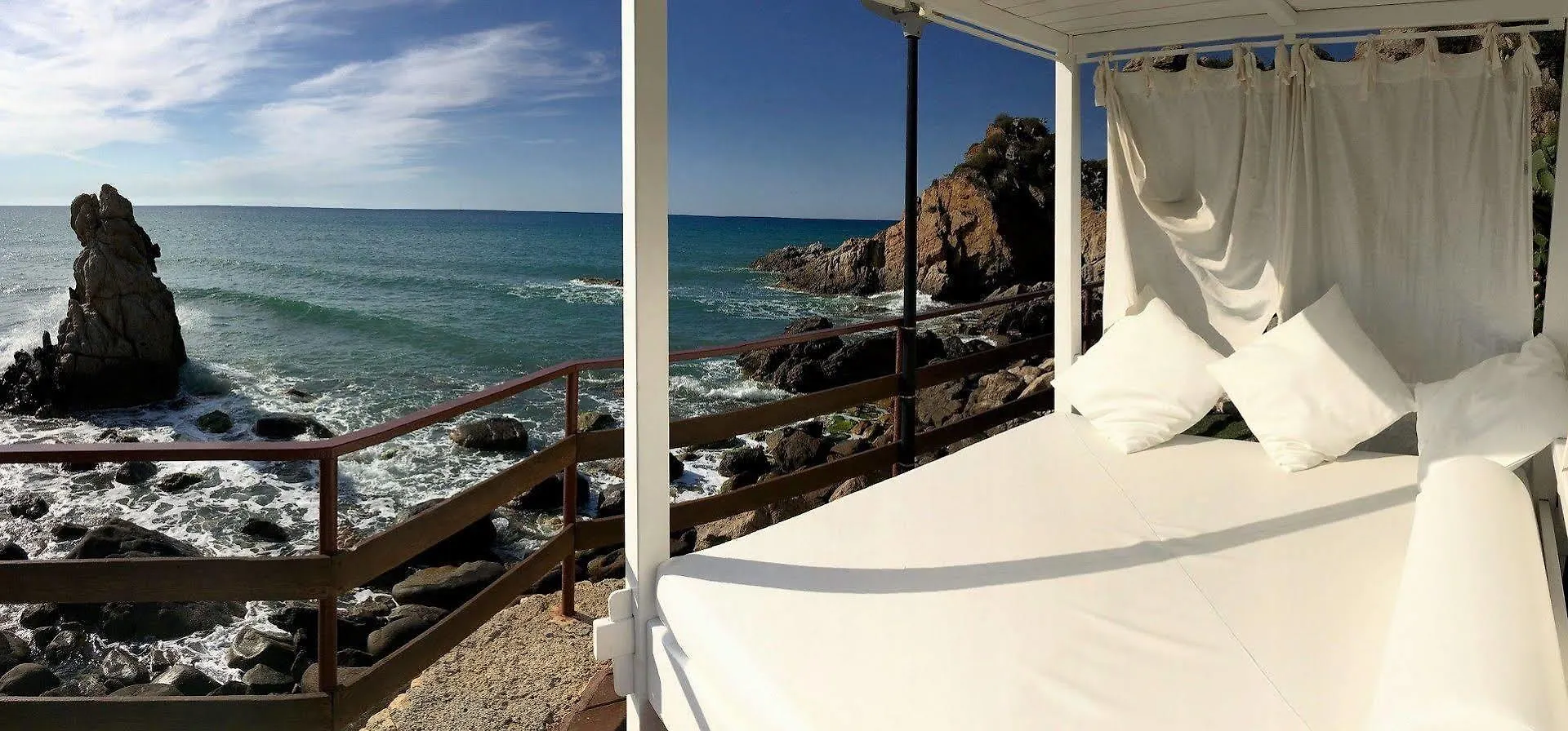 Calanica Resort تْشيفالو